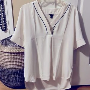 Ann Taylor Piped V-neck Tee in Winter White